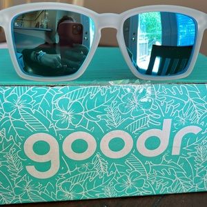 Goodr LFGs Middle Seat Advantage unused with original packaging and soft case